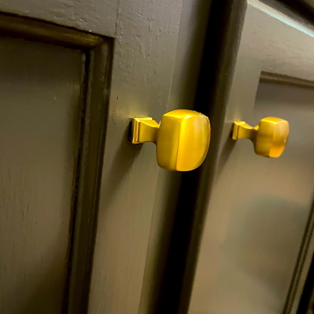 4 brushed gold knobs